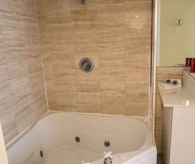 شقة غرفة واحدة, Mercury Apart