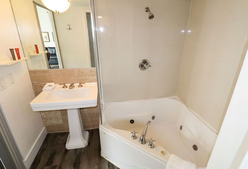 شقة غرفة واحدة, Mercury Apart