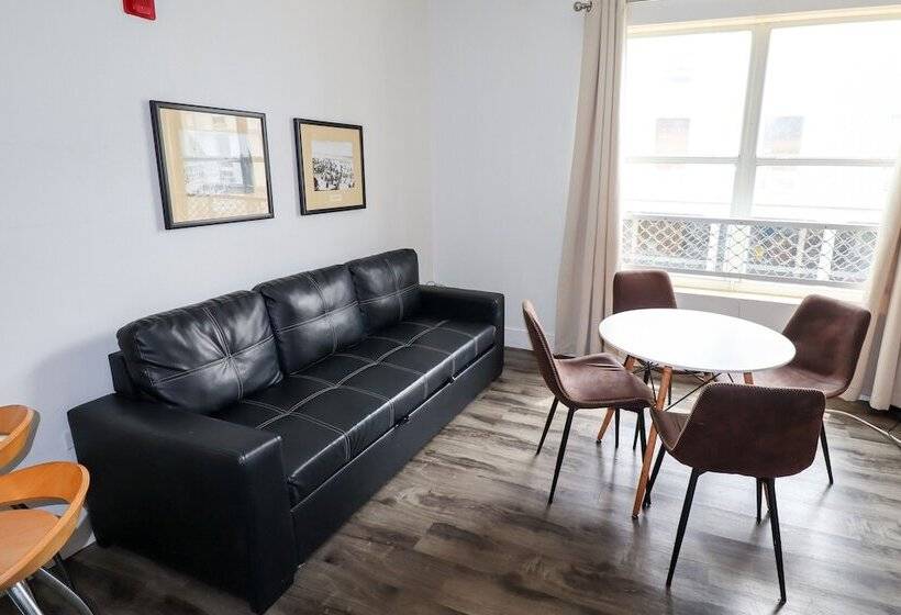 شقة غرفة واحدة, Mercury Apart