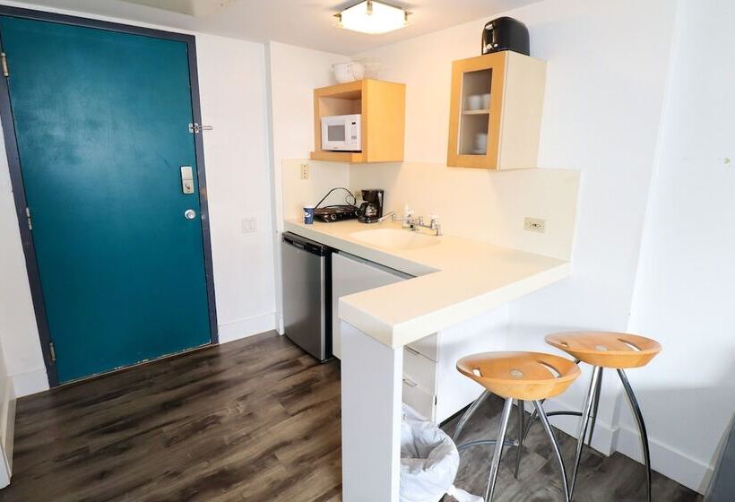 شقة غرفة واحدة, Mercury Apart