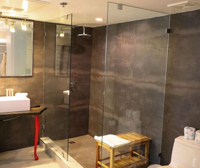 شقة سوبريور غرفة واحدة, Mercury Apart