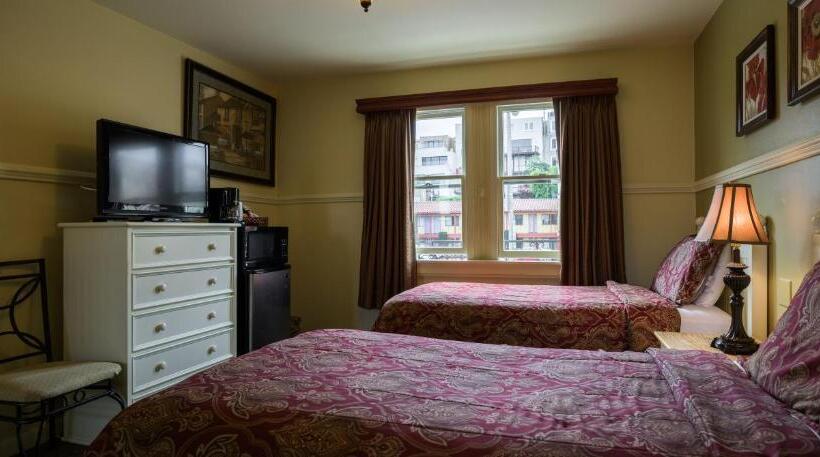 اتاق خانوادگی, Marina Motel