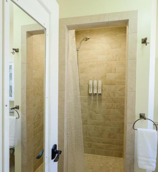 اتاق خانوادگی, Marina Motel