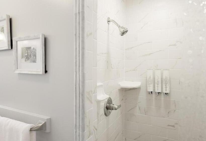 سوییت, Marina Motel