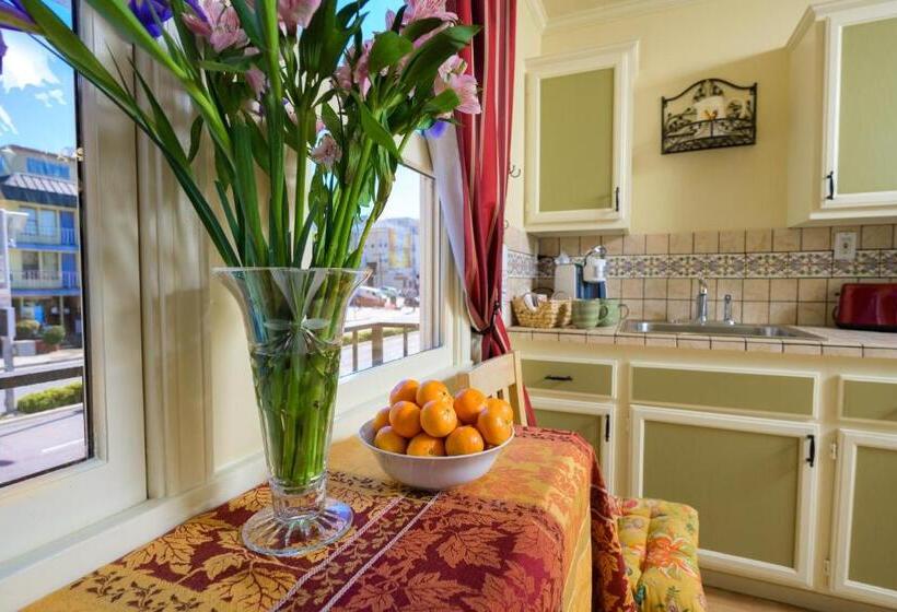 سوییت, Marina Motel