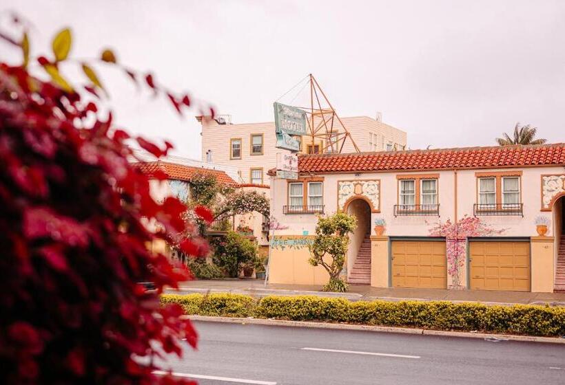 سوییت, Marina Motel