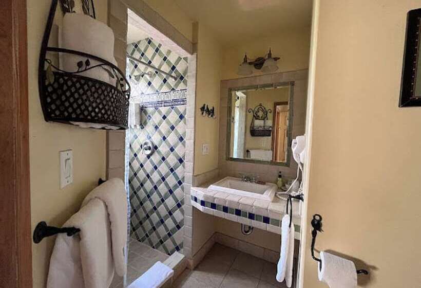 سوییت, Marina Motel