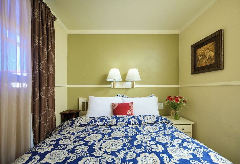 اتاق خانوادگی, Marina Motel