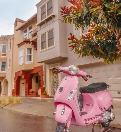 اتاق خانوادگی, Marina Motel