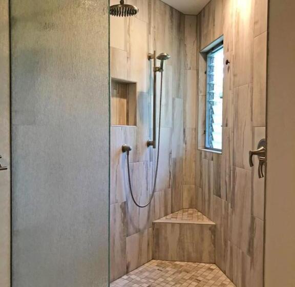 شقة غرفة واحدة, Pali Ke Kua