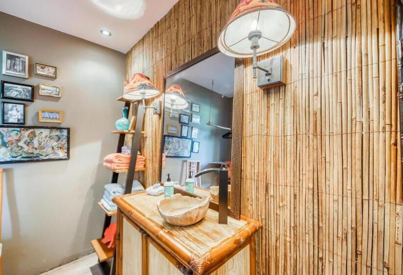 شقة غرفة واحدة, Pali Ke Kua