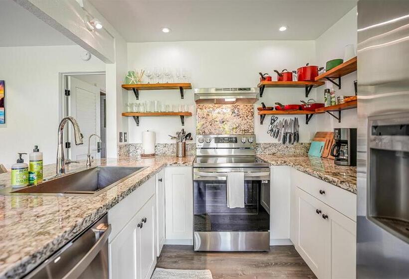 شقة غرفة واحدة, Pali Ke Kua