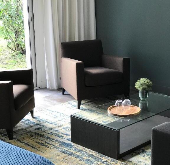 סוויטה עם טרסה, Les Arbres Rouges