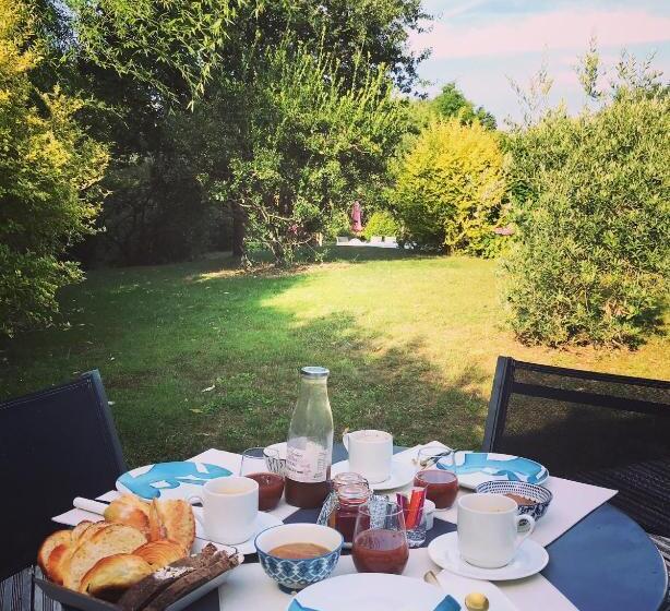 带露台的套间, Les Arbres Rouges