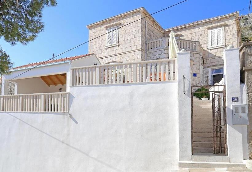 舒适一室公寓, Room & Studios Rina   Adults Only