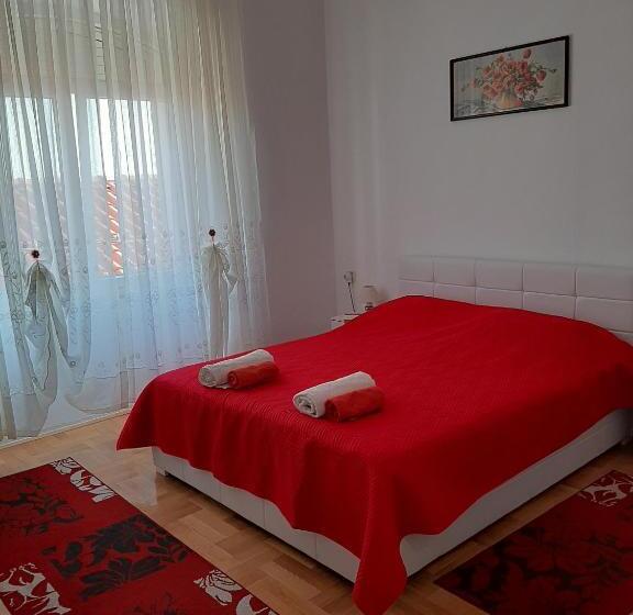 舒适一室公寓, Room & Studios Rina   Adults Only