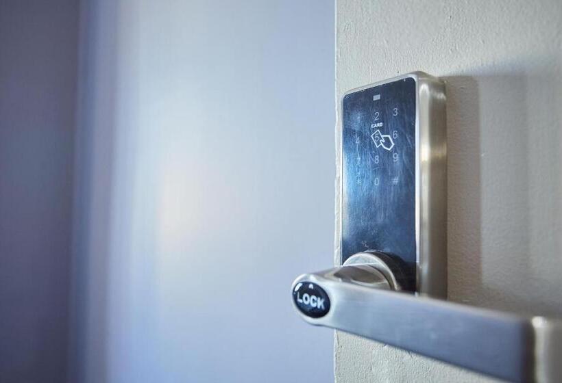 اتاق لوکس چهار تخته, Imotel Cooma