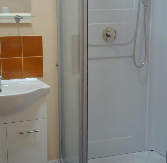 اتاق لوکس سه تخته, Imotel Cooma