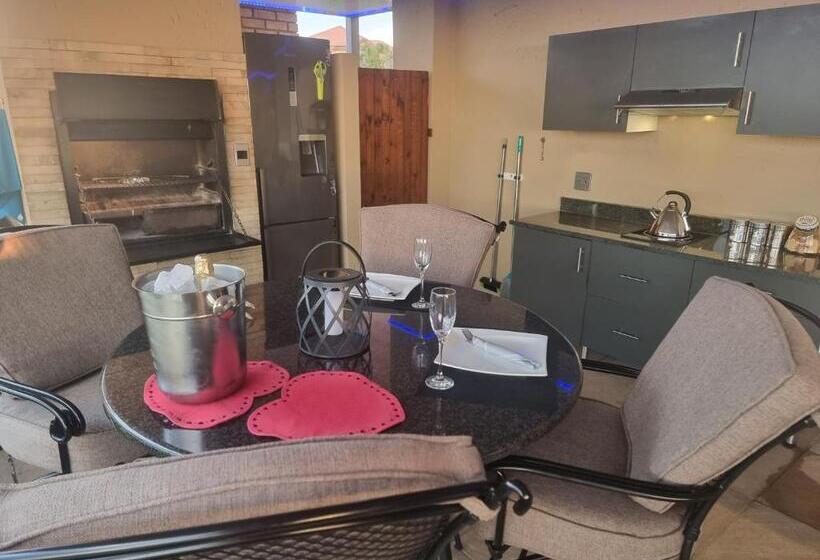 جناح مزود بجاكوزى, Weston Guest House Krugersdorp