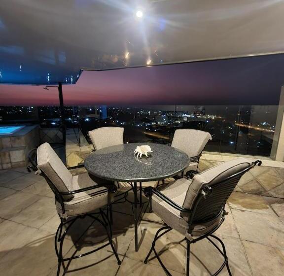 جناح مزود بجاكوزى, Weston Guest House Krugersdorp