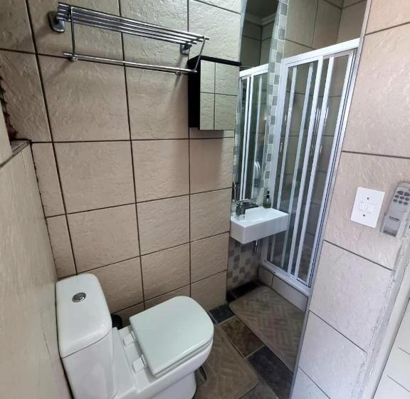 غرفة قياسية مزوَّدة بشُرفة, Weston Guest House Krugersdorp