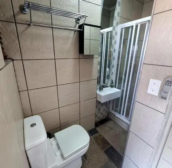 バルコニー付きスタンダードルーム, Weston Guest House Krugersdorp