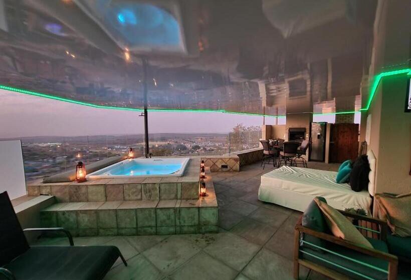 جناح مزود بجاكوزى, Weston Guest House Krugersdorp