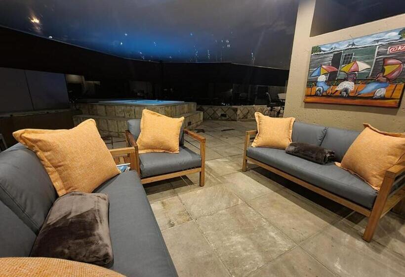 جناح مزود بجاكوزى, Weston Guest House Krugersdorp