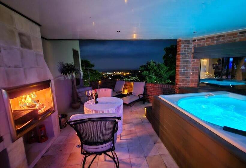 إستديو قياسى مطل على حمام السباحة, Weston Guest House Krugersdorp