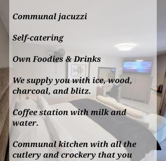 إستديو قياسى مطل على حمام السباحة, Weston Guest House Krugersdorp