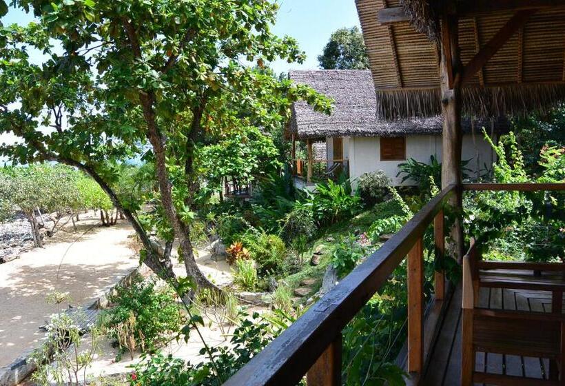 اتاق اساندارد با چشمانداز جانبی به دریا, Coco Komba Lodge