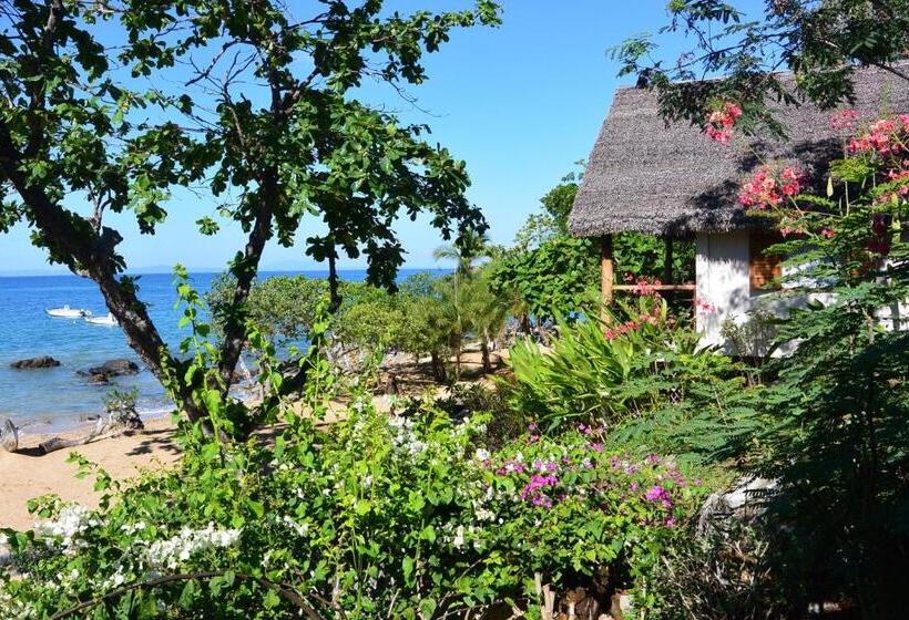 اتاق اساندارد با چشمانداز جانبی به دریا, Coco Komba Lodge