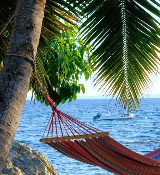 اتاق اساندارد با چشمانداز جانبی به دریا, Coco Komba Lodge