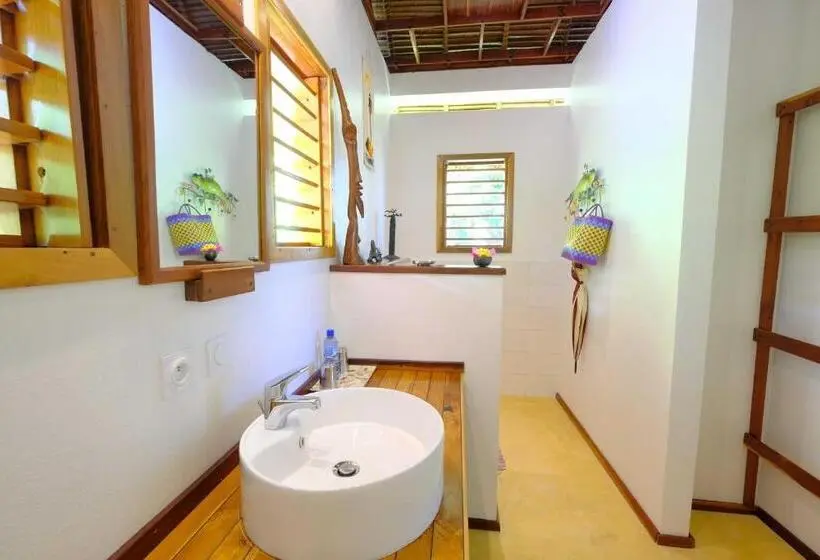 اتاق سوپریور با چشم‌انداز دریا, Coco Komba Lodge