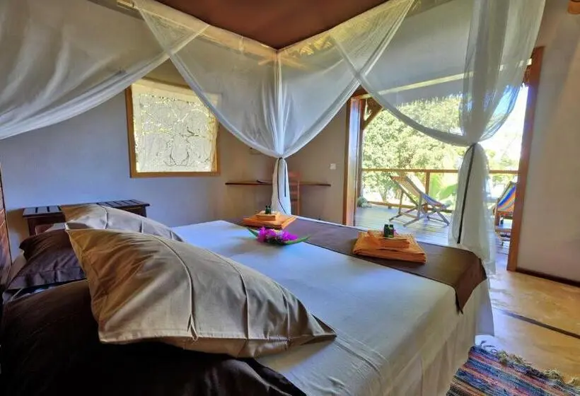 اتاق سوپریور با چشم‌انداز دریا, Coco Komba Lodge