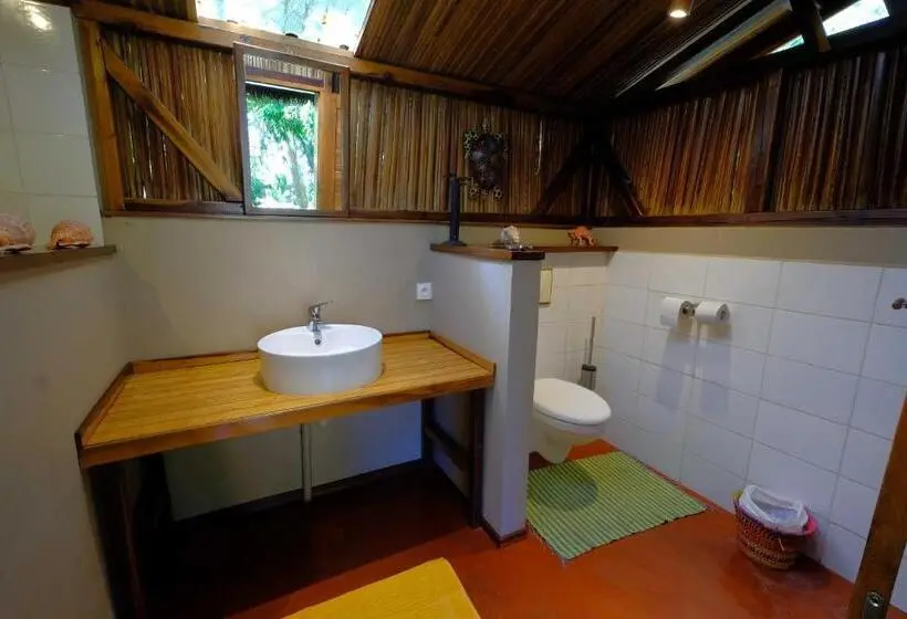 اتاق خانوادگی با چشم‌انداز باغ, Coco Komba Lodge
