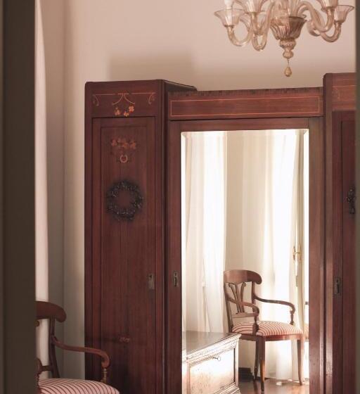 جناح مزوَّد بشرفة, Locanda San Martino