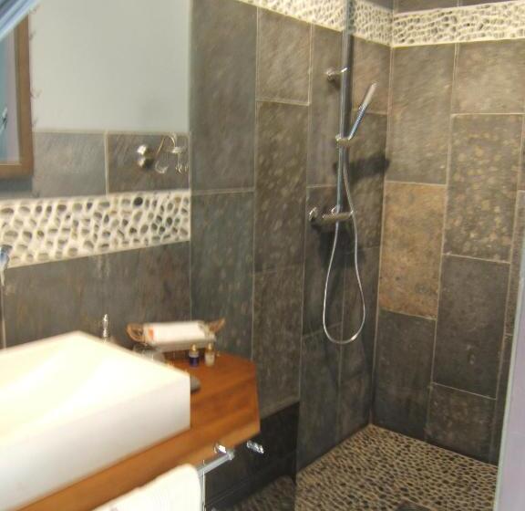 جناح سوبيريور, Les Chambres D Hôtes De La Ferrage