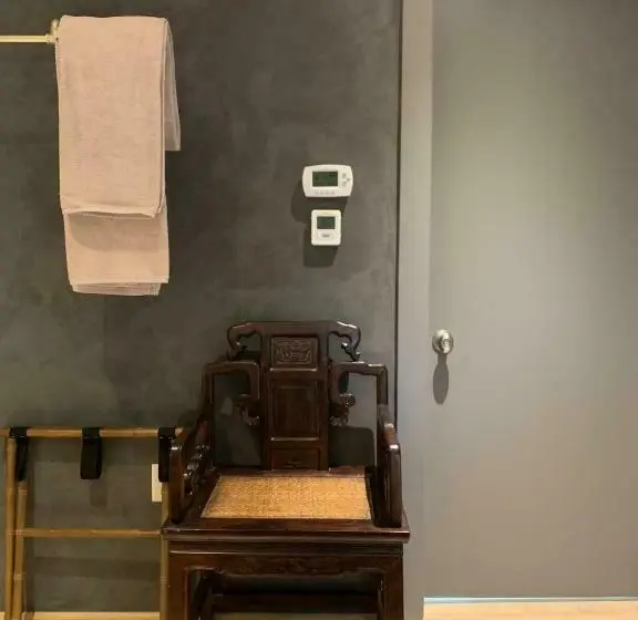 デラックスルーム, The Trail In Adams   Berkshires  Art