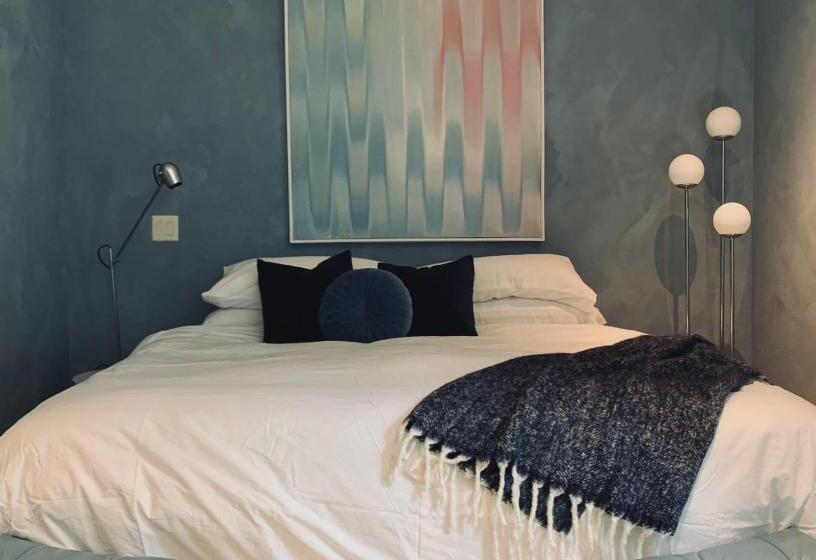 デラックスルーム, The Trail In Adams Berkshires Art