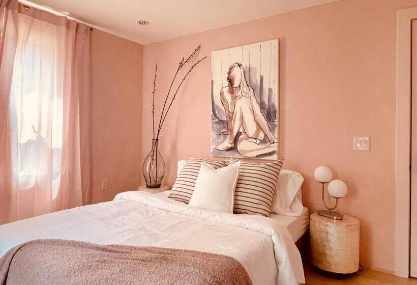 デラックスルーム, The Trail In Adams Berkshires Art