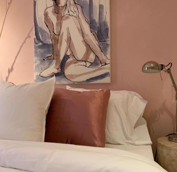 デラックスルーム, The Trail In Adams Berkshires Art