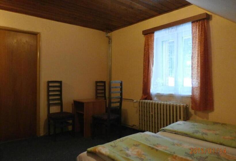 带共用浴室的标准房间, Vltava