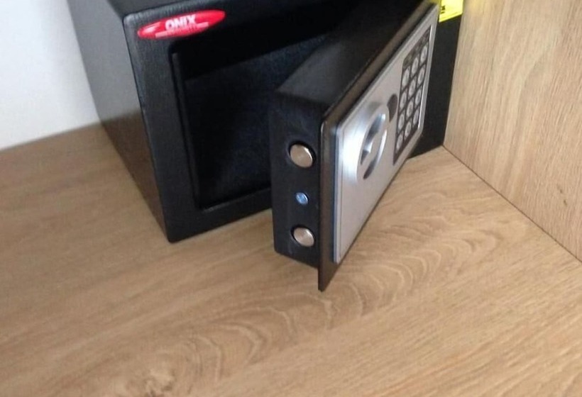 سوییت جونیور با چشم‌انداز جانبی دریا, Bravo