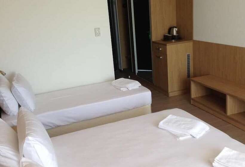 سوییت جونیور با چشم‌انداز جانبی دریا, Bravo