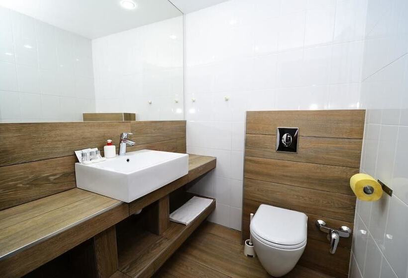 سوییت جونیور با چشم‌انداز دریا, Bravo