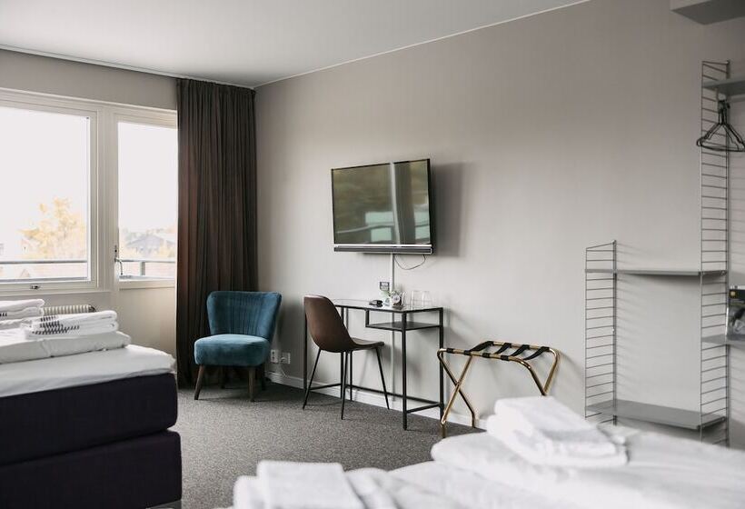 Семейный Номер Совместный Санузел, Briq Hotell