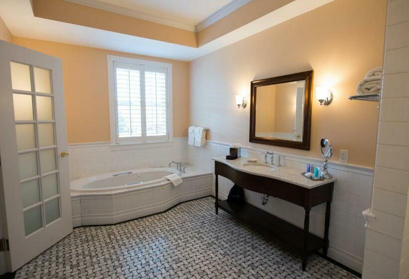 جناح مزوَّد بشرفة, Mills Park