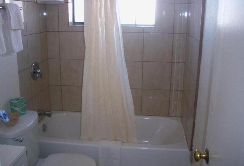 Номер Стандарт 2 Двуспальные Кровати, Deluxe Inn Of Roswell