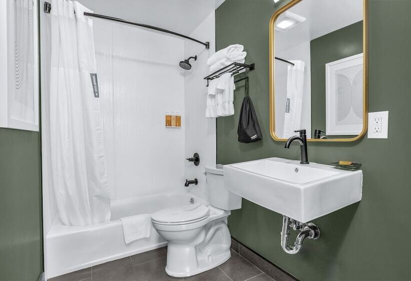 חדר דחוקס עם מיטת קינג, Nob Hill